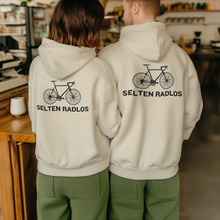 Lade das Bild in den Galerie-Viewer, „Selten Radlos" (Rückendruck) - Unisex Organic Hoodie