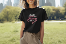 Lade das Bild in den Galerie-Viewer, „Kette rechts, Haare links“ - Unisex T-Shirt