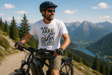 Lade das Bild in den Galerie-Viewer, „Ja, der Akku hilft“ - Unisex T-Shirt
