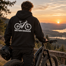 Lade das Bild in den Galerie-Viewer, „E-Bike-Selten Radlos" (Rückendruck) - Unisex Organic Hoodie
